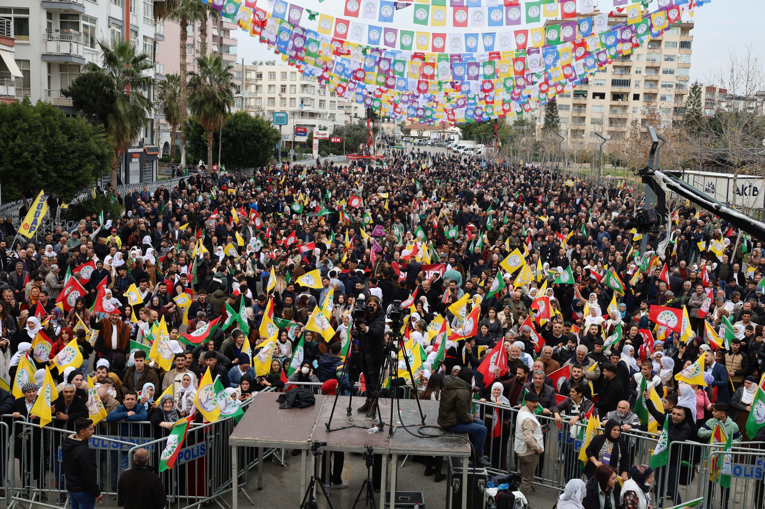 Mersin-DEM-Parti-miting-scaled253106382.webp